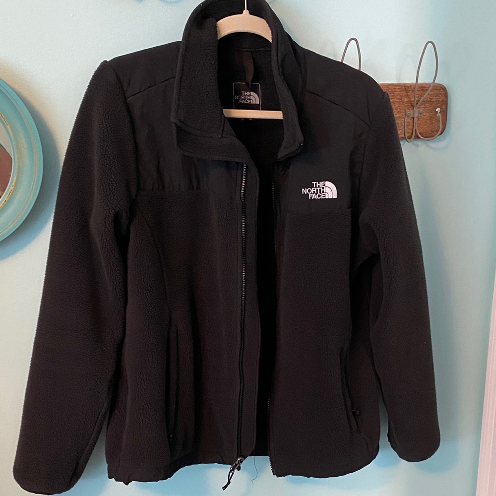 The North Face Women's Large Black Fleece Zipper Jacket with side pockets!